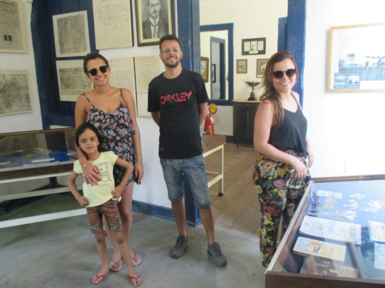 FAMILIA EM CABANGU